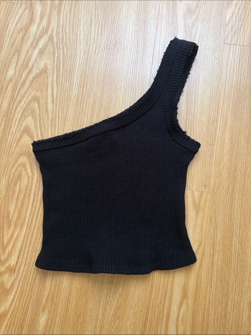 Urban Outfitters One-Shoulder Cropped Ribbed Tank Size S in Black